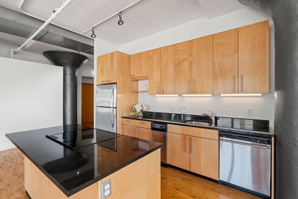 210 Lincoln St, Leather District