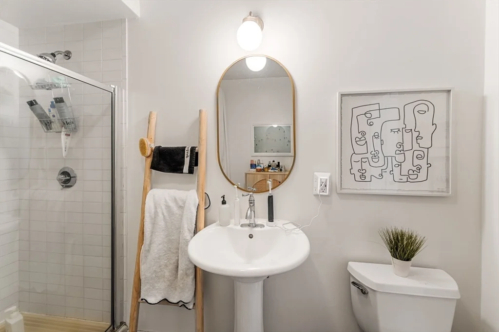 453 Washington St, Midtown