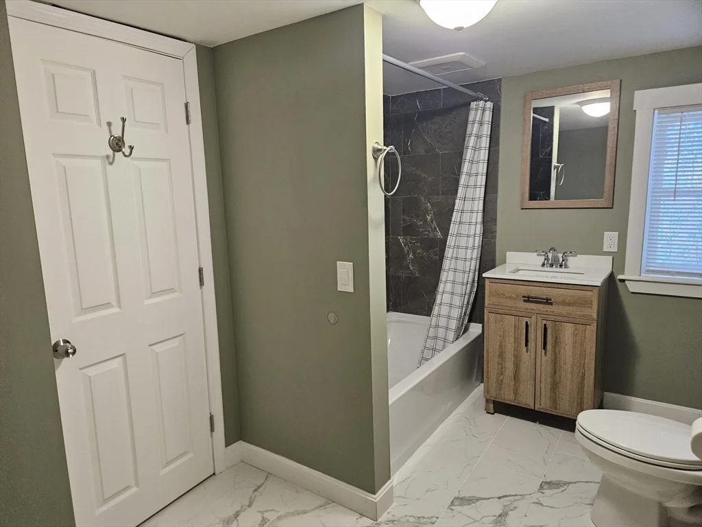 44 Chestnut St, Marlborough