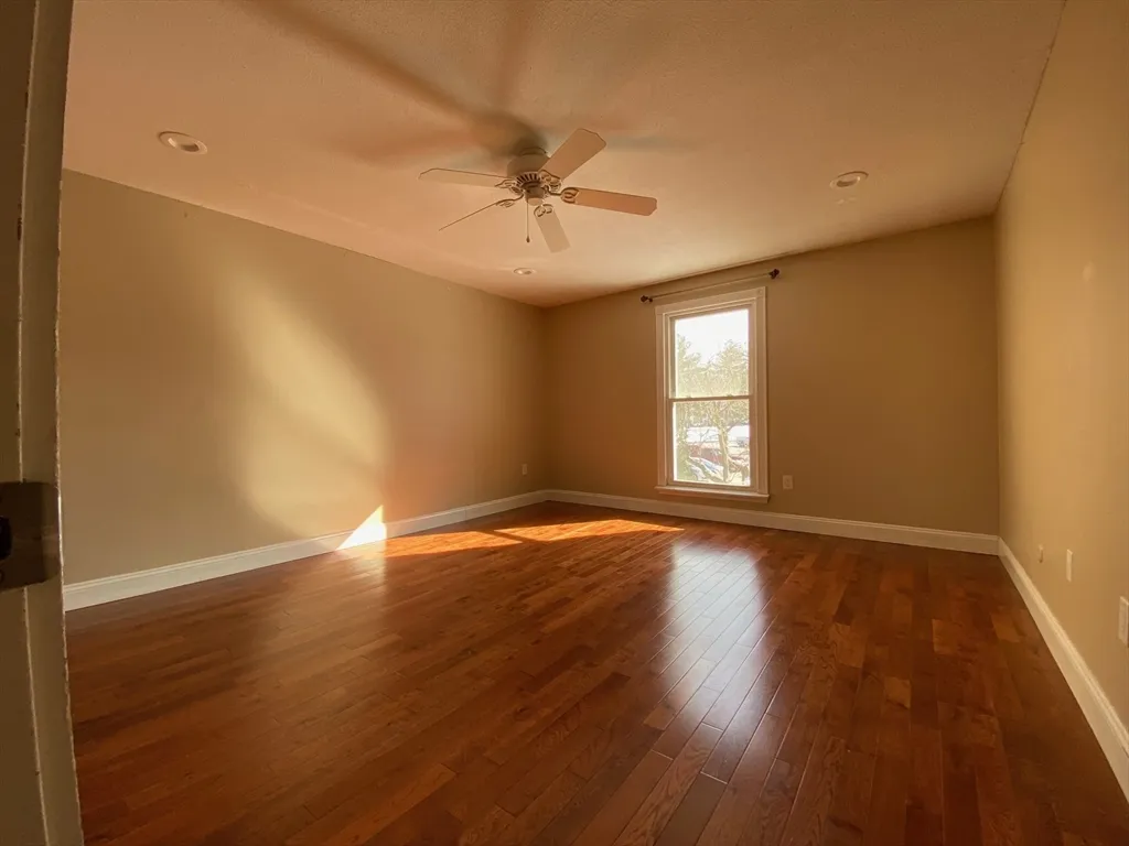 4 Shadowbrook Ln, Milford