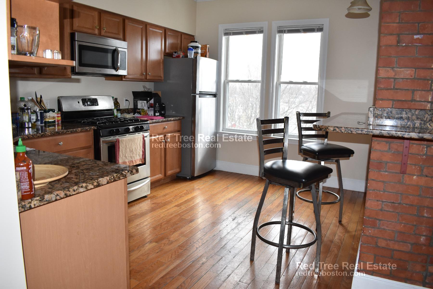 30 Circuit St, Roxbury