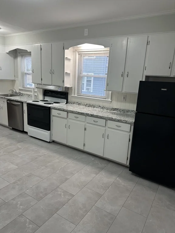 36 Raymond Ave, Salem