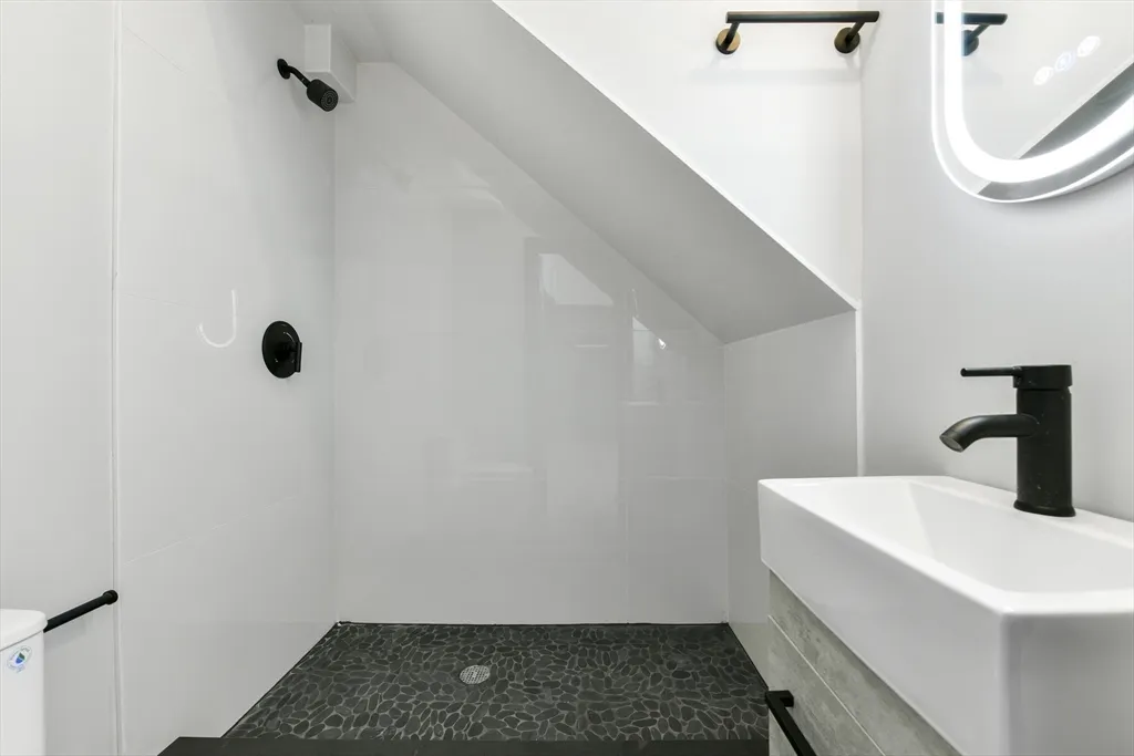 6 Brooks St, East Boston