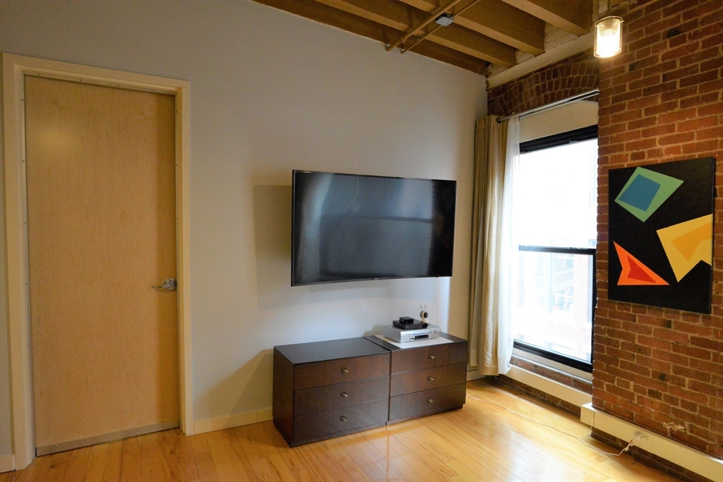 111 Beach, Leather District