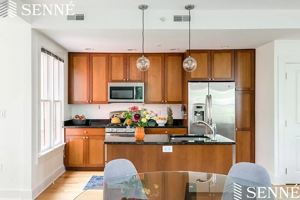 18 Whitney Ave, Cambridgeport