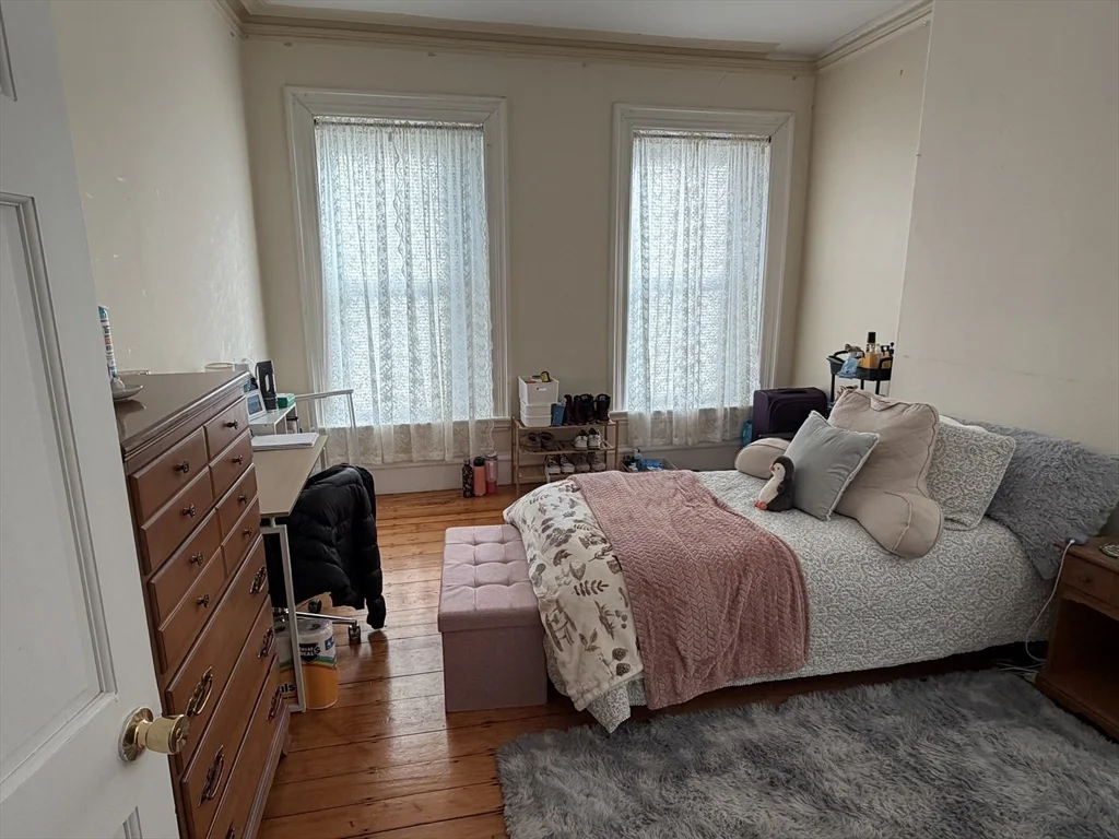 227 Roxbury St, Roxbury