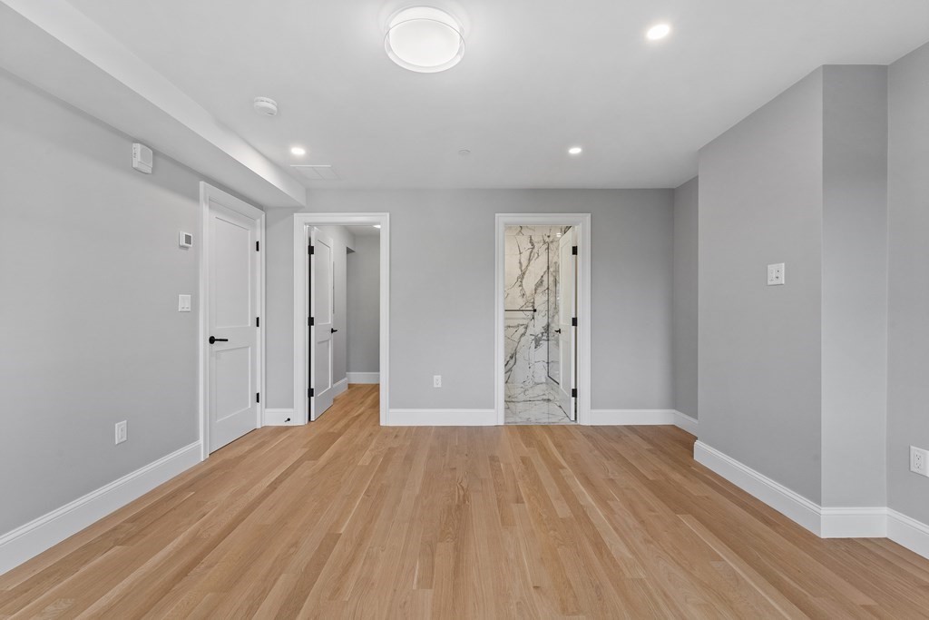 903 Beacon St, Back Bay