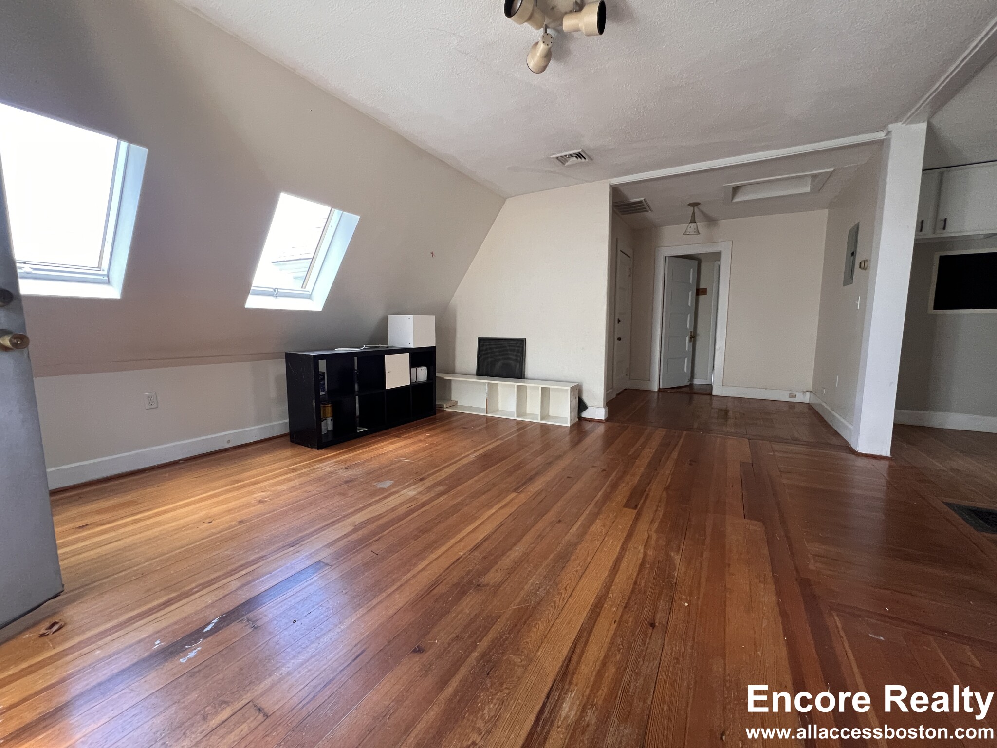 9 Kenwood St, North Brookline