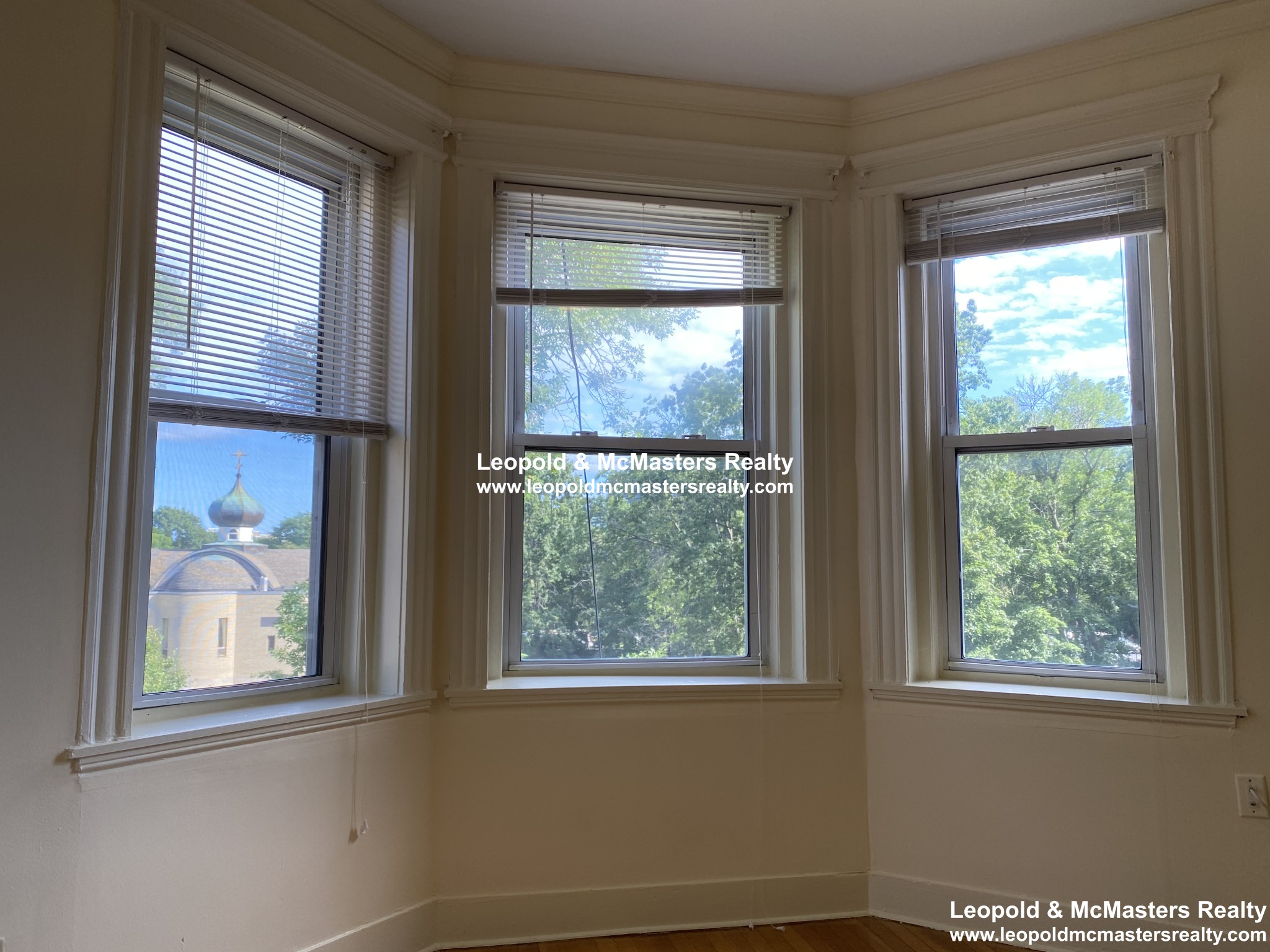 Studio bed, 1 bath apartment for rent at 102 Queensberry St Unit 1, Fenway — photo 2 of 4
