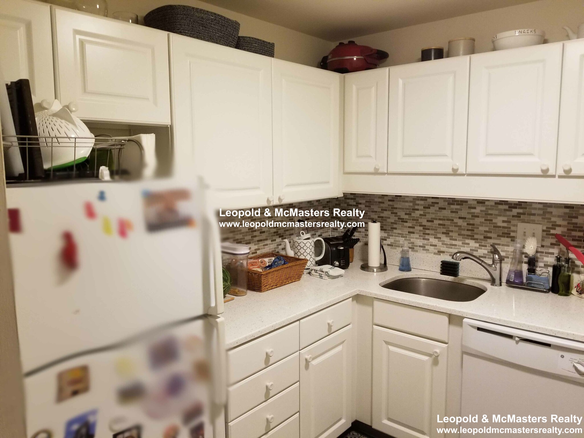 3 bed, 1 bath apartment for rent at 101 Monmouth St Unit 802, Longwood — photo 4 of 10