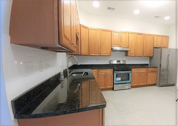 10 Moreland St, Roxbury