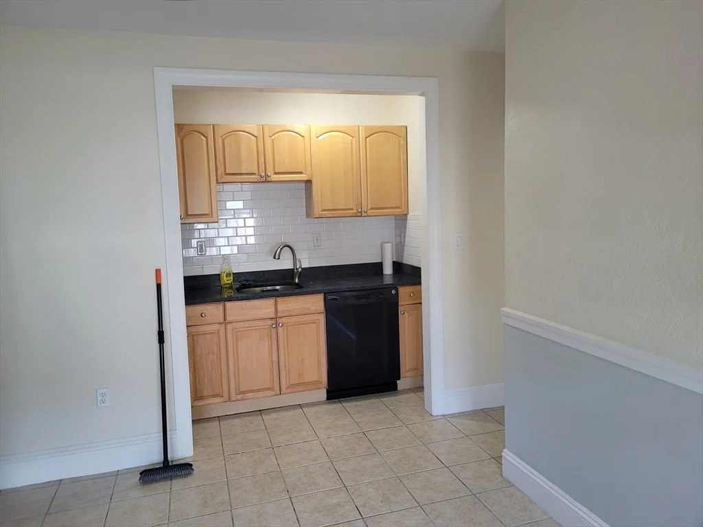 39 Irving St, Everett