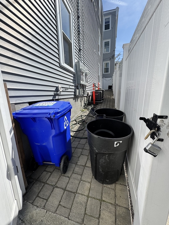 153 Everett St, East Boston