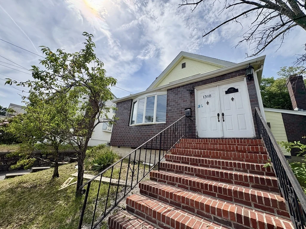 1318 Salem St, Malden