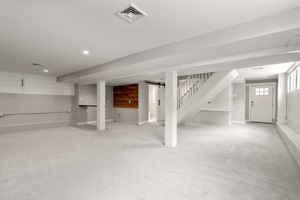 176 Winthrop Shore Dr, Winthrop