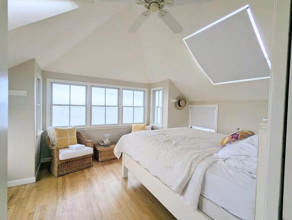 4 Cliff Rd, Little Neck