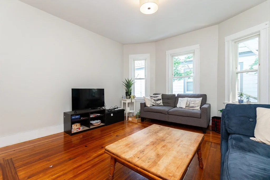 24 Aberdeen Rd, Powder House Square