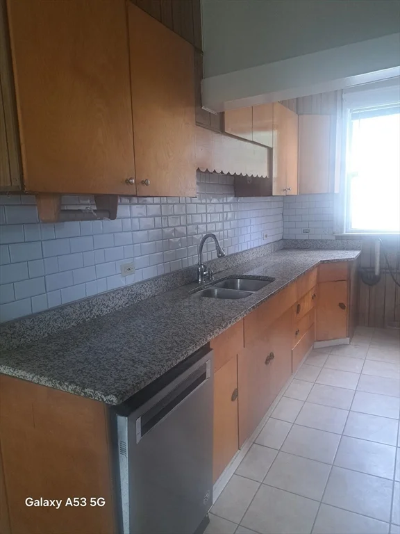 98 Brookline St, Webster Square