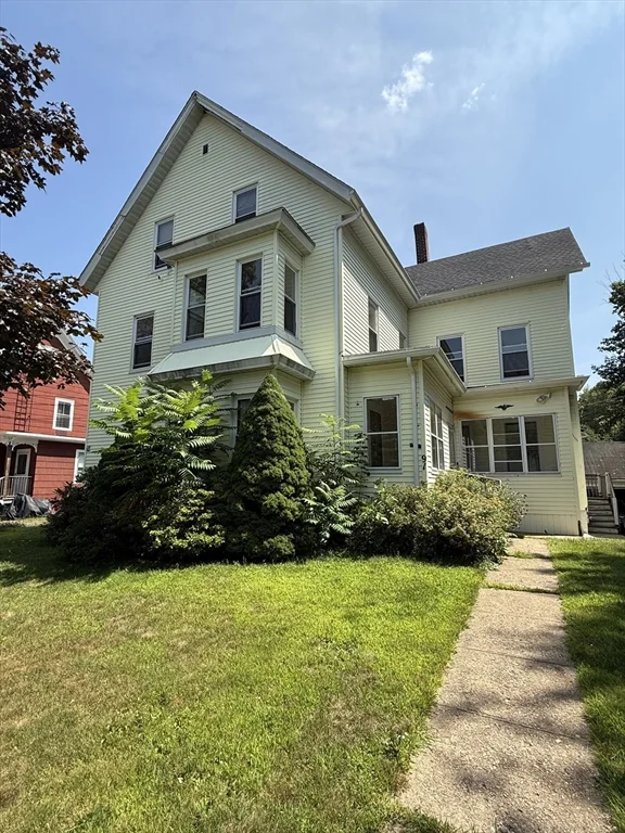 91 Woodland Ave, Gardner