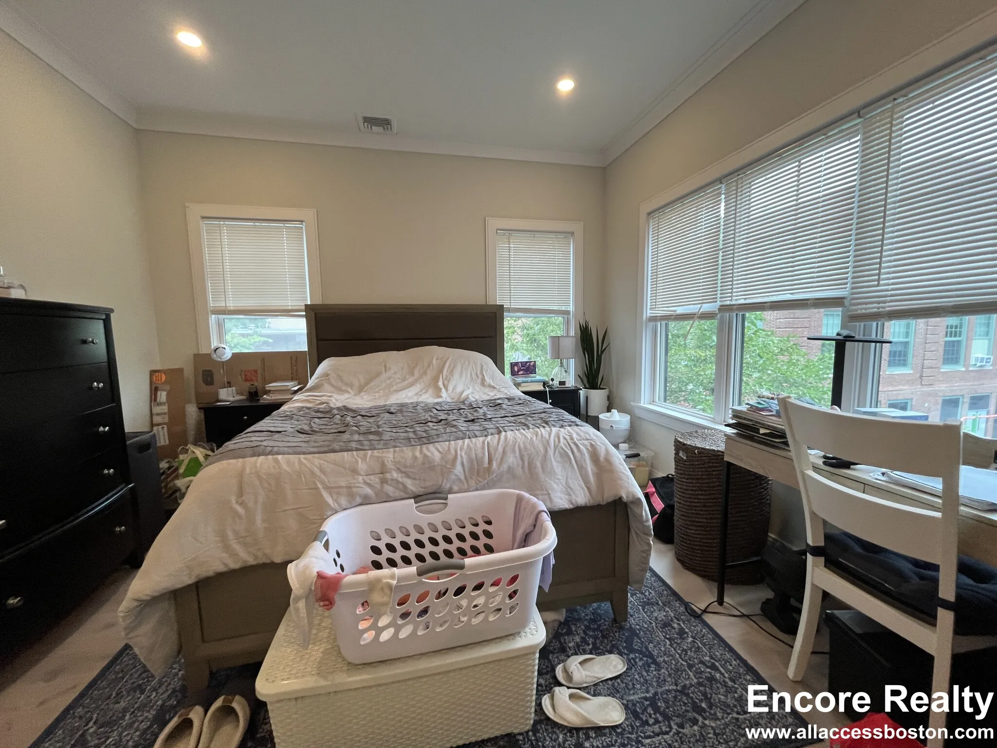 32 Cummins Highway, Roslindale