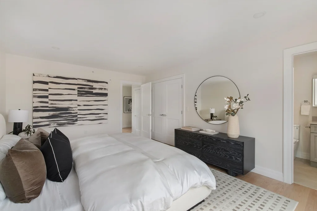 72 Hyde Park Ave, Jamaica Plain