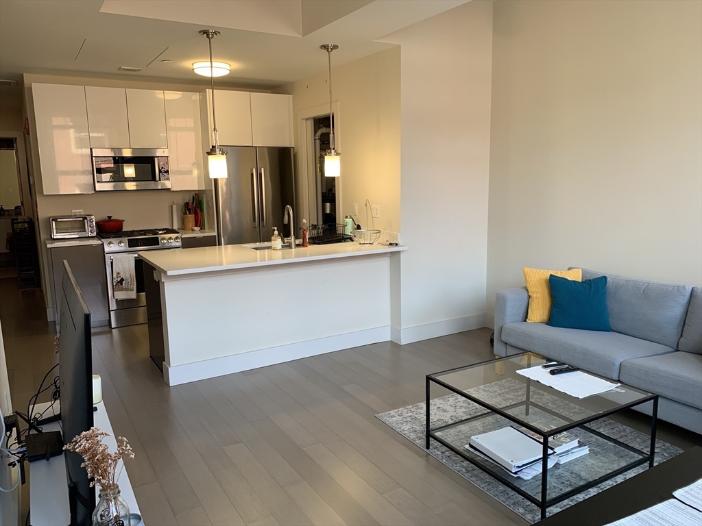 129 Harrishof St, Roxbury