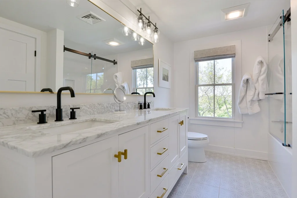 8 Burnt Swamp Ln, Nantucket