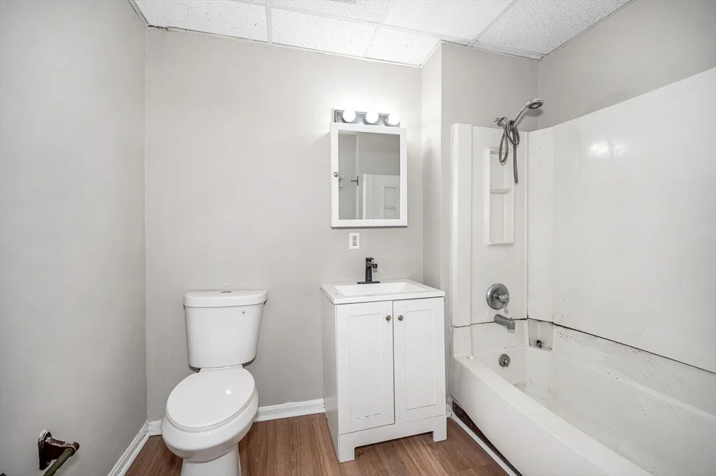 90 Appleton St, Lowell