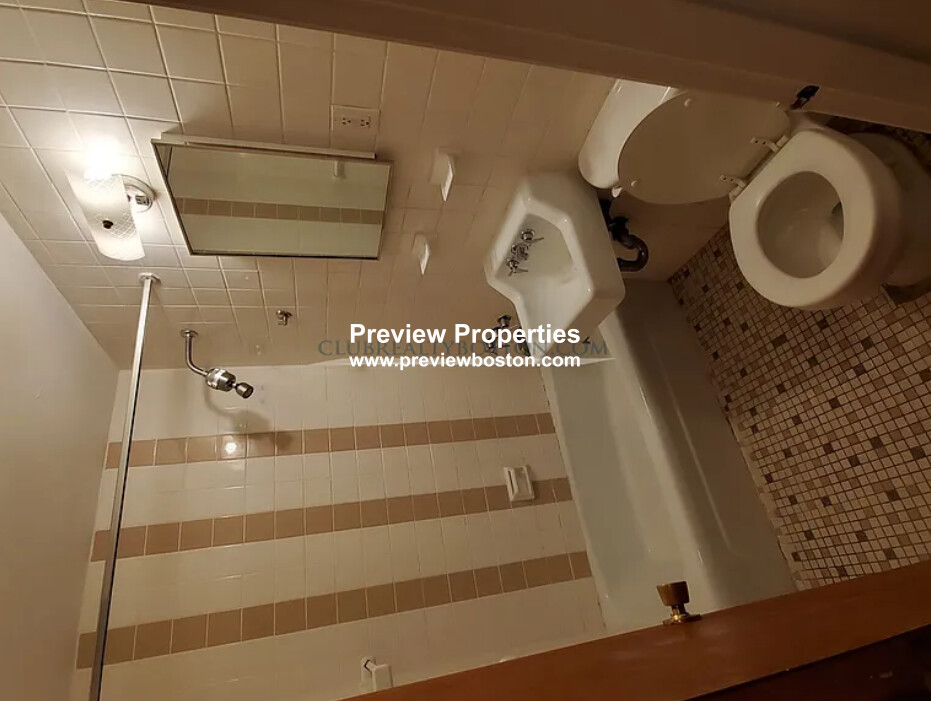 160 North Beacon St, Brighton