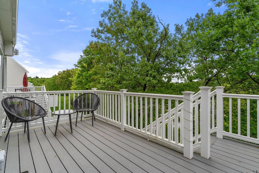 12 Blueberry Hill Ln, Melrose