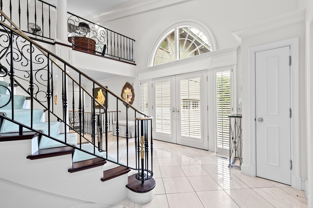 25 Laurus Ln, Newton