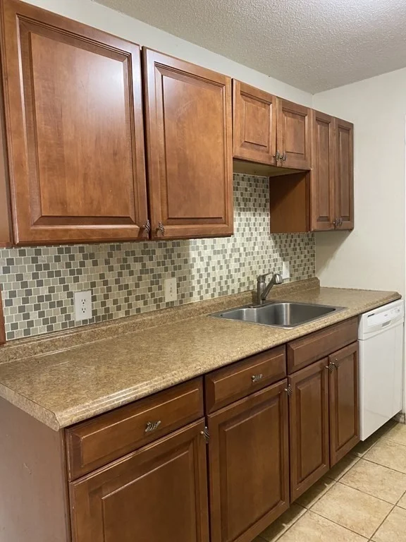 59 Village Brook Ln, Natick