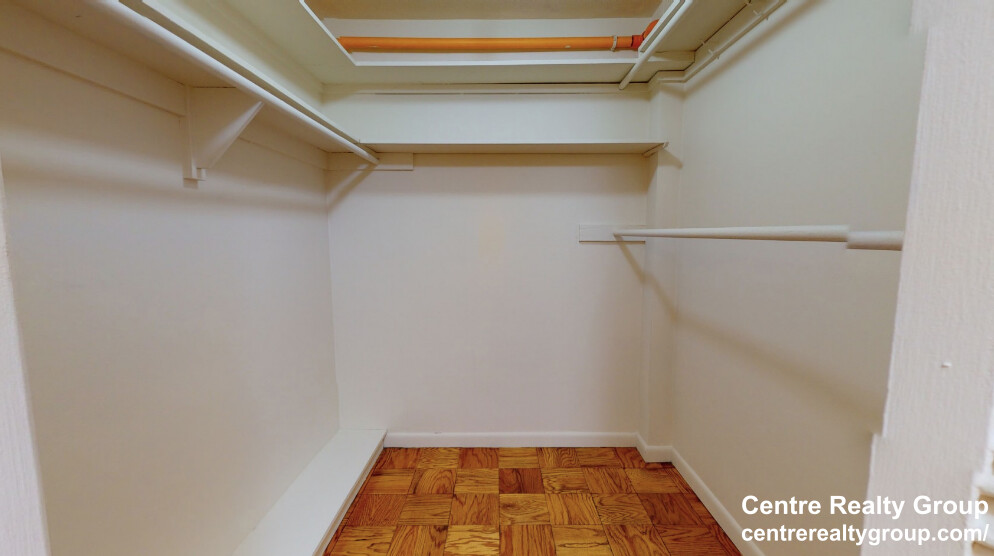 101 Monmouth St, Longwood