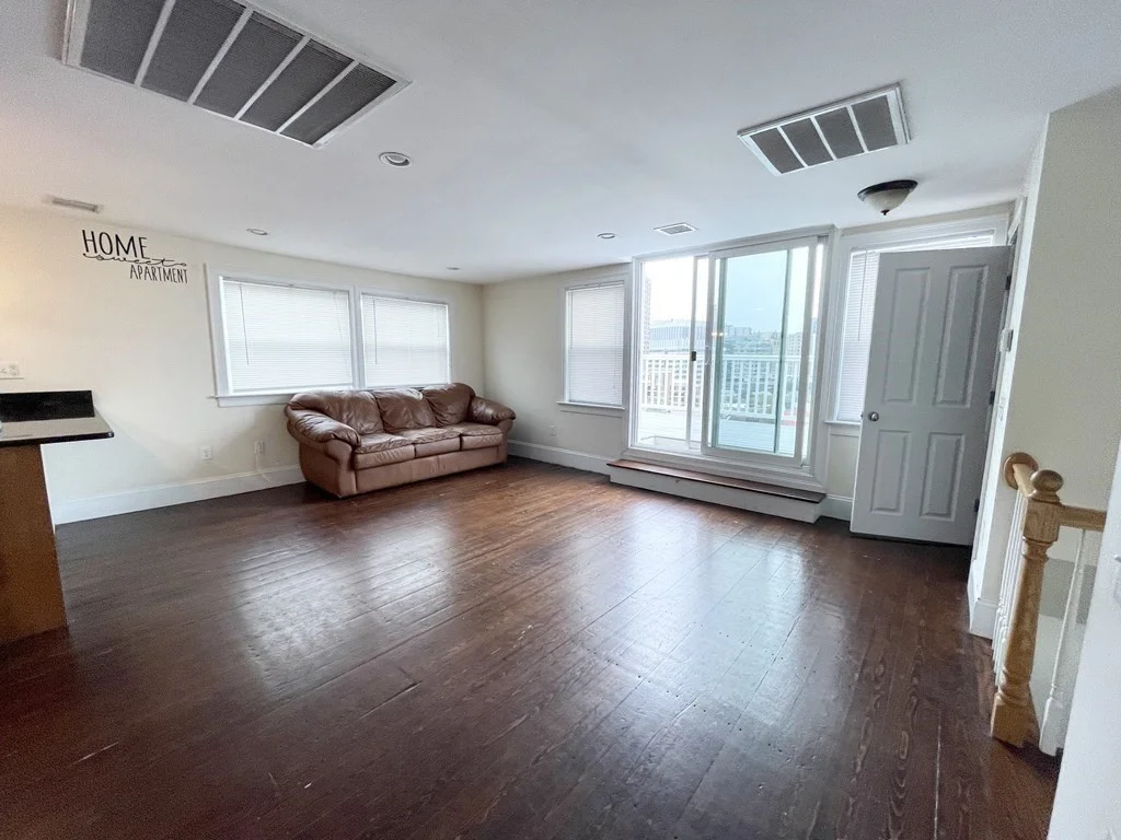 178 Hillside St, Mission Hill