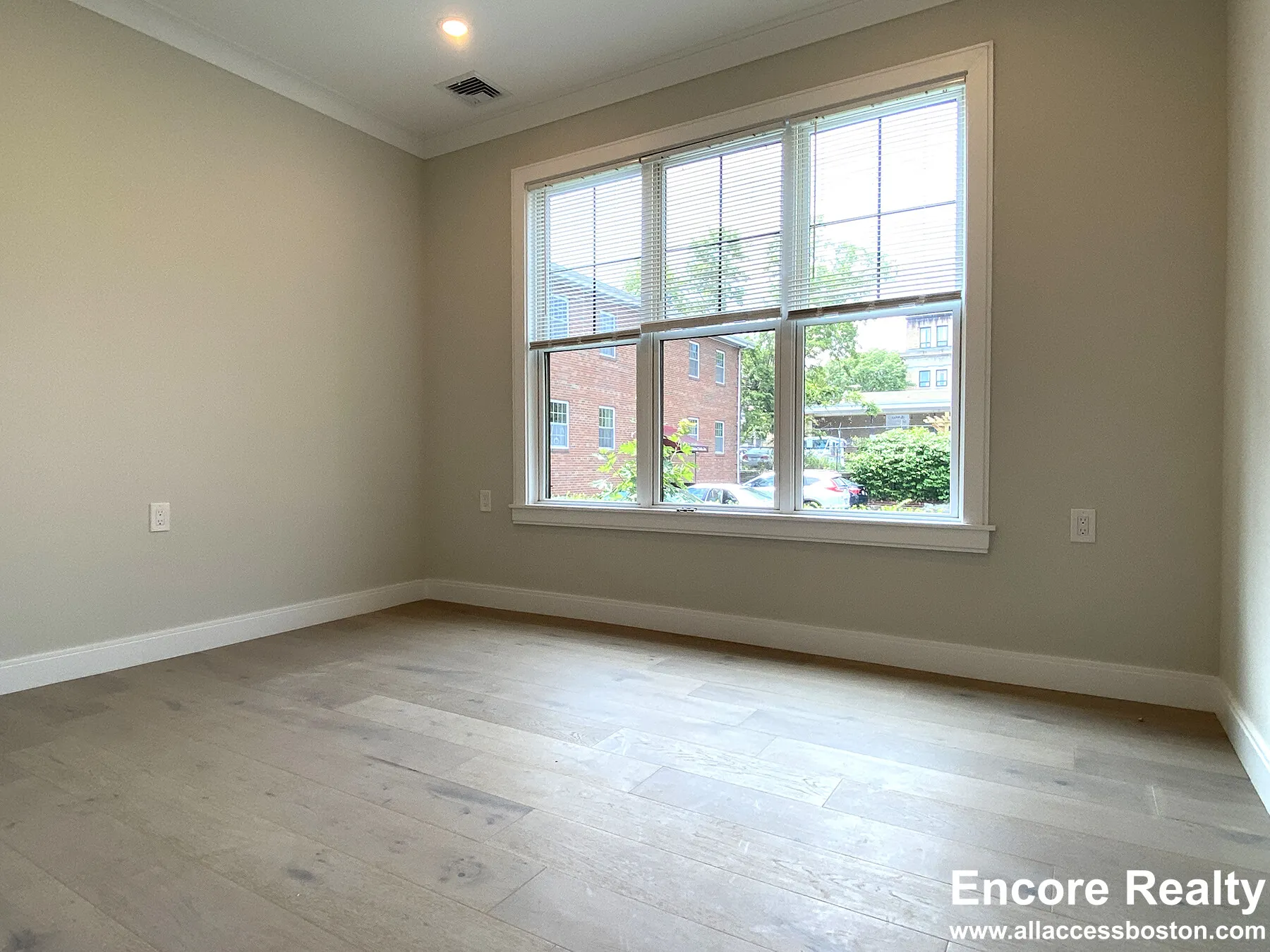 32 Cummins Highway, Roslindale