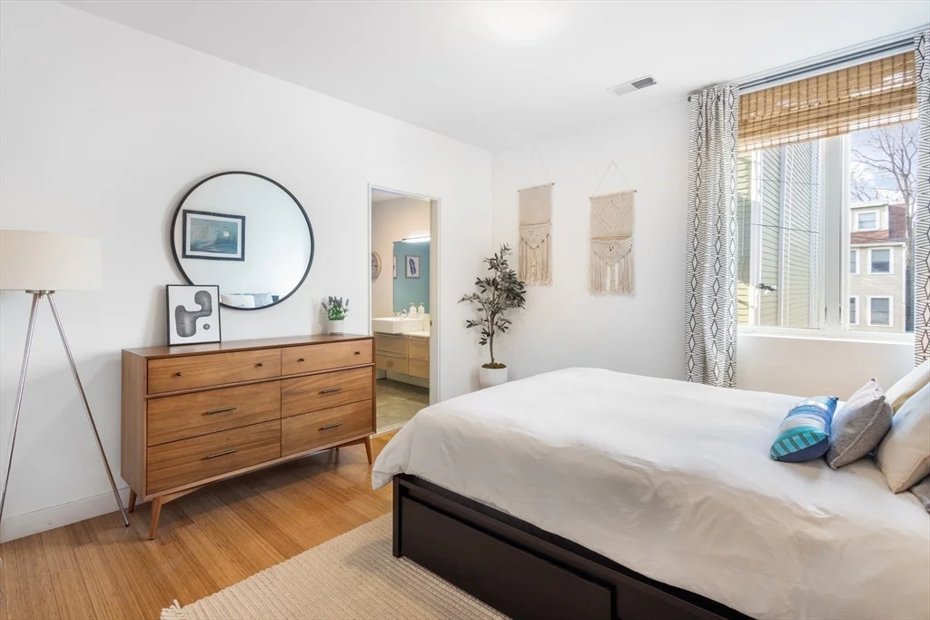 210 Bolton St, South Boston