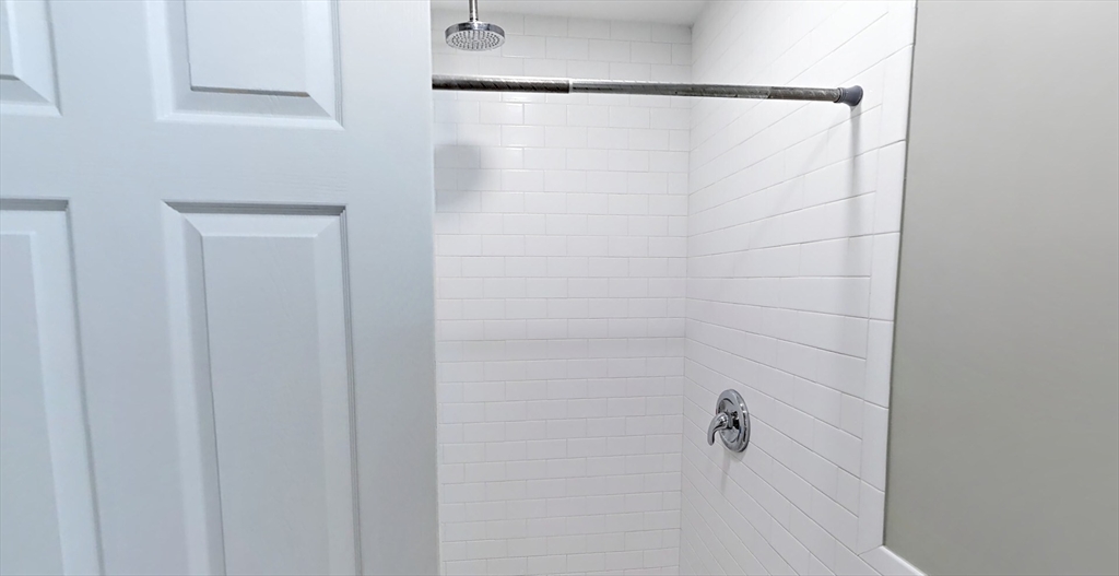 4A Weld Ave, Roxbury