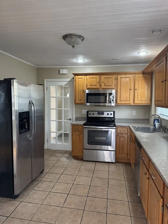 78 Summer St, Weymouth