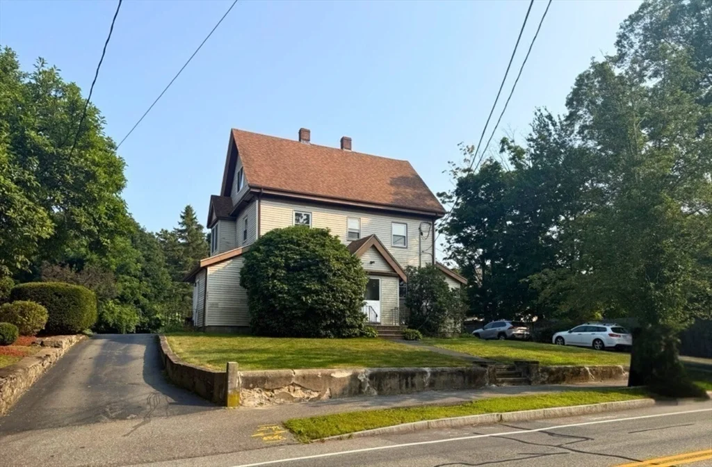 287 Walnut St, Stoughton