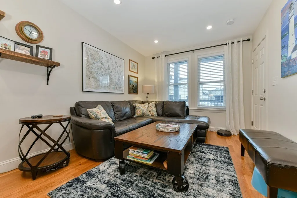 230 Saratoga St, East Boston