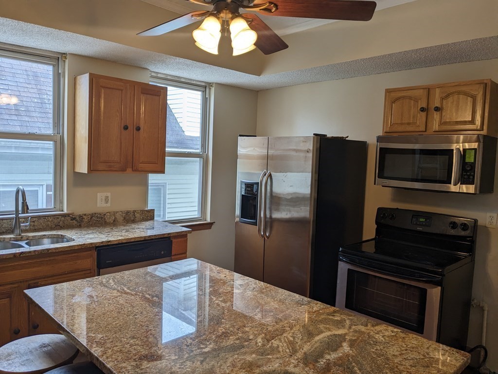 3 bed, 1 bath apartment for rent at 138 Devon St Unit 2, Dorchester — photo 1 of 10