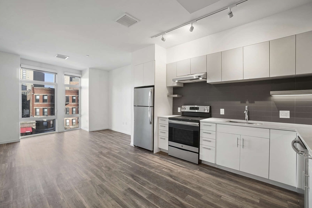 325 Snell, Fall River
