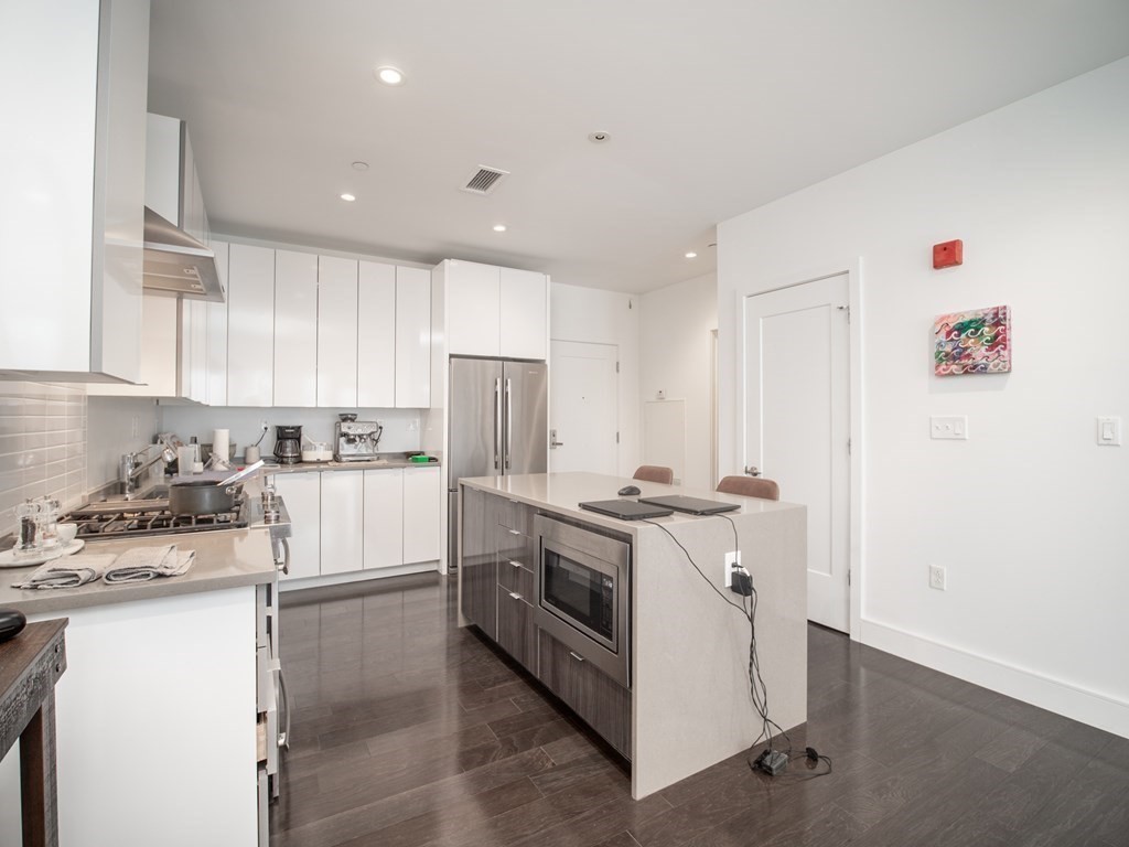 2 West 6th St, South Boston