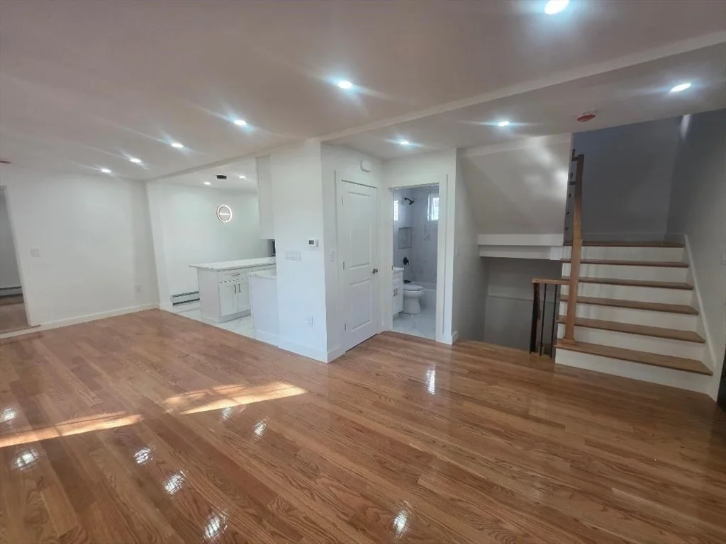 5 N Central Ave, Wollaston