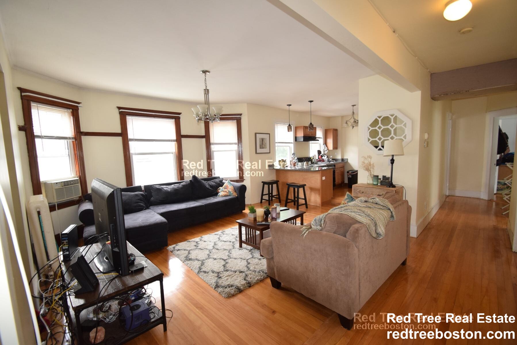 331 Faneuil St, Oak Square