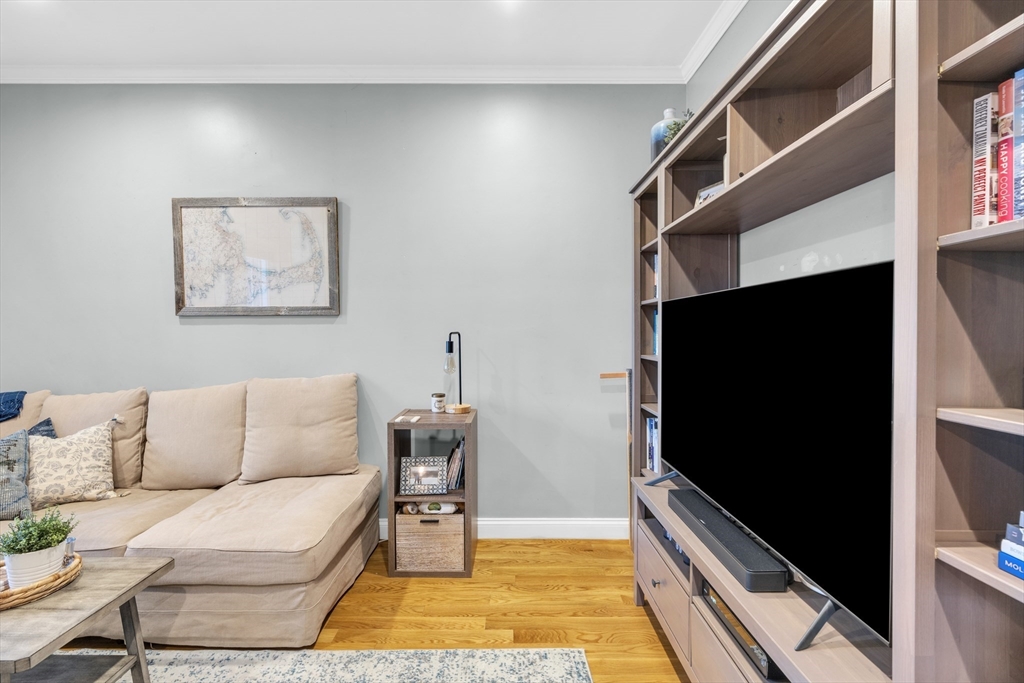 242 W 5th St, South Boston