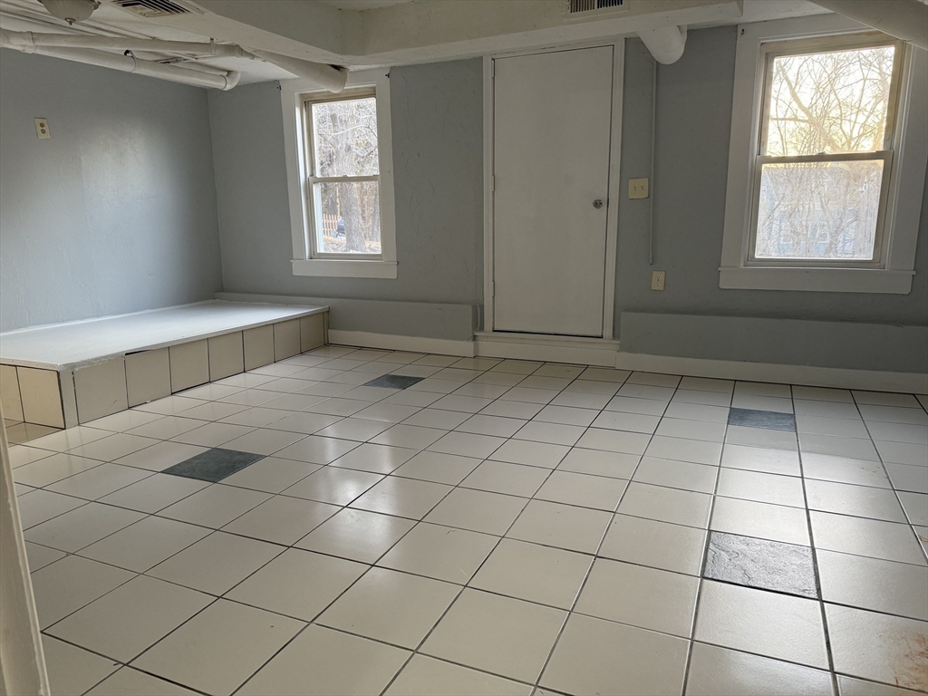 6 Claflin Pl, Hopkinton