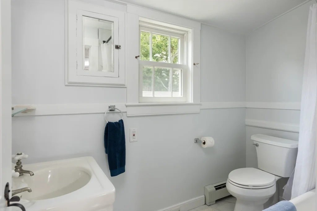 16 Jefferson Shores Rd, Cohasset Narrows