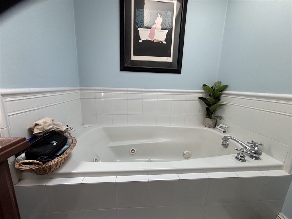 160 1/2 H St, South Boston