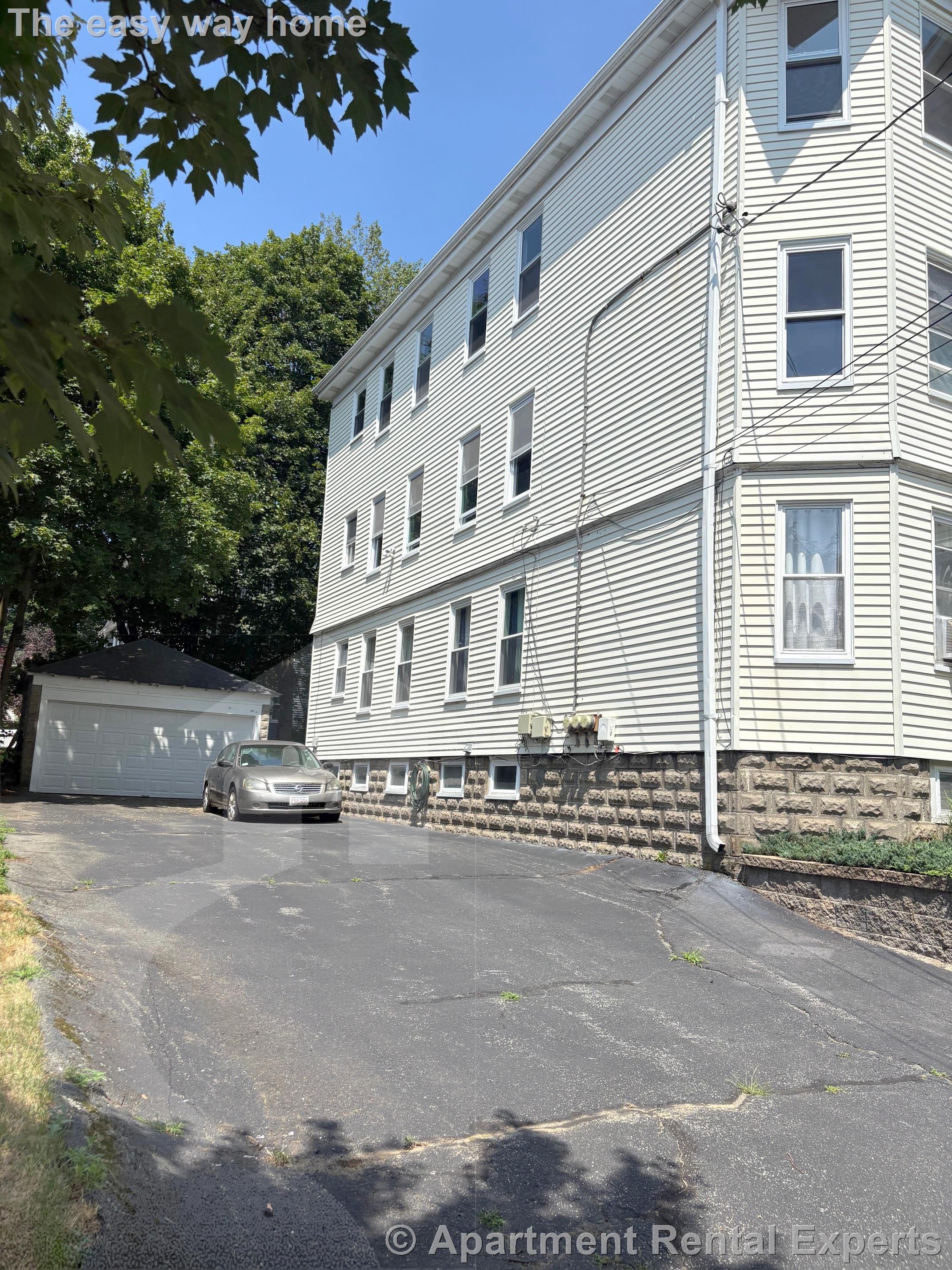 50 Oxford Ave, Belmont Line